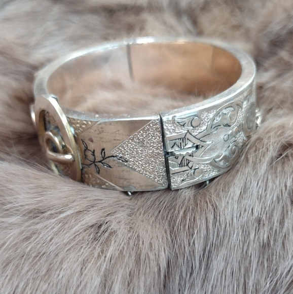 Antique Gold Filled Engraved Locking Belt Bracelet 1900s - Picture 3 of 9